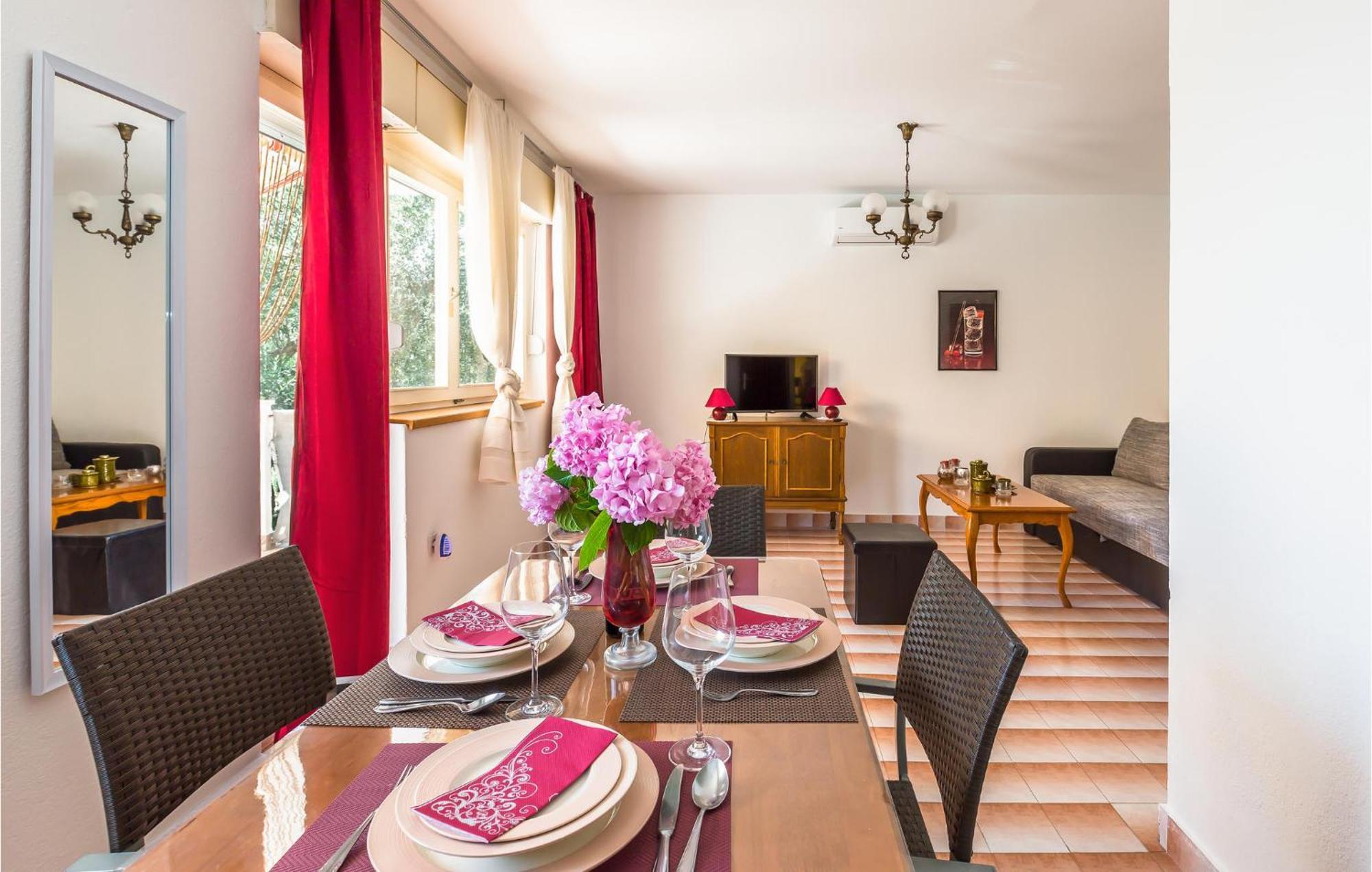 Nice Apartment In Tucepi With Wifi Zewnętrze zdjęcie